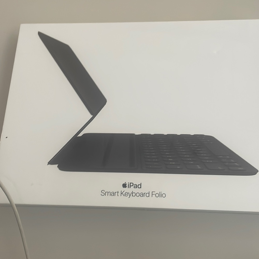 iPad keyboard folio never used or opened